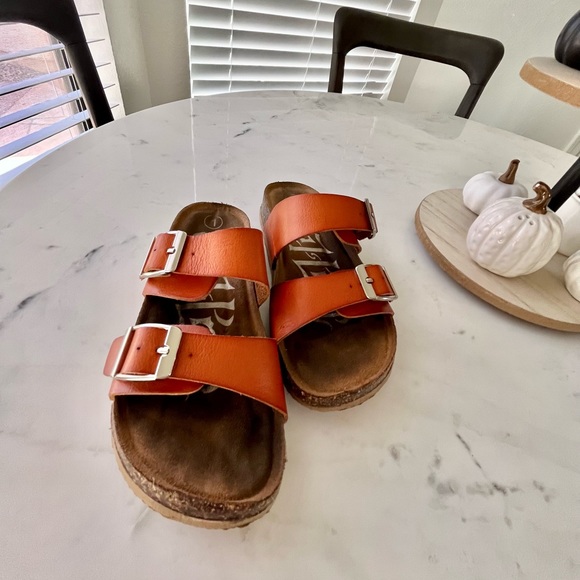 Kids- Birkenstock inspired brown sandals- Size 1 - Picture 2 of 4